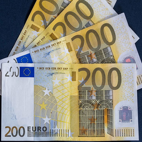 200 Euro Bills