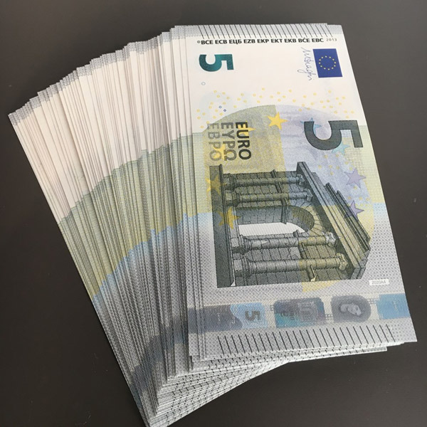 5 Euro Bills